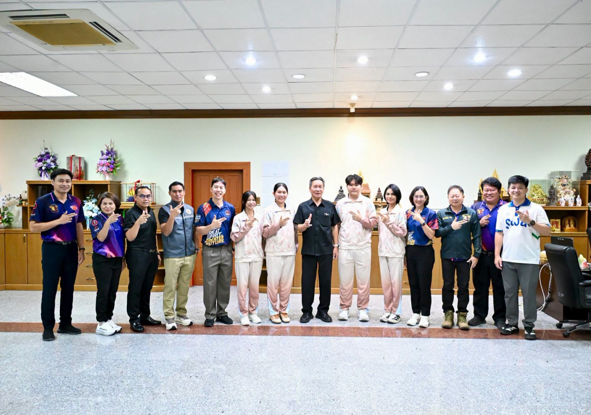 คณะผู้ฝึกสอนและนักกีฬาชมรมยิงปืนจังหวัดนครสวรรค์ ตัวแทนทีมชาติไทย เข้าพบคณะผู้บริหารเทศบาลนครนครสวรรค์ ก่อนไปทำการแข่งขันกีฬา Asian Games 2026 ครั้งที่ 20 ณ เมืองนาโกย่า ประเทศญี่ปุ่น " 20th Asian Games Aichi-Nagoya 2026