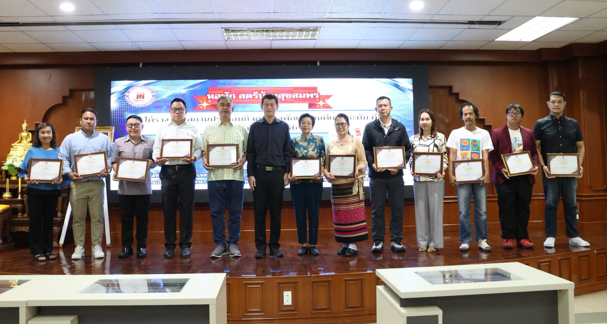 เทศบาลนครนครสวรรค์ ส่งเสริมมาตรฐานหอพัก มอบประกาศเกียรติคุณแก่ผู้ประกอบการหอพักที่ผ่านเกณฑ์ ในเขตเทศบาลนครนครสวรรค์