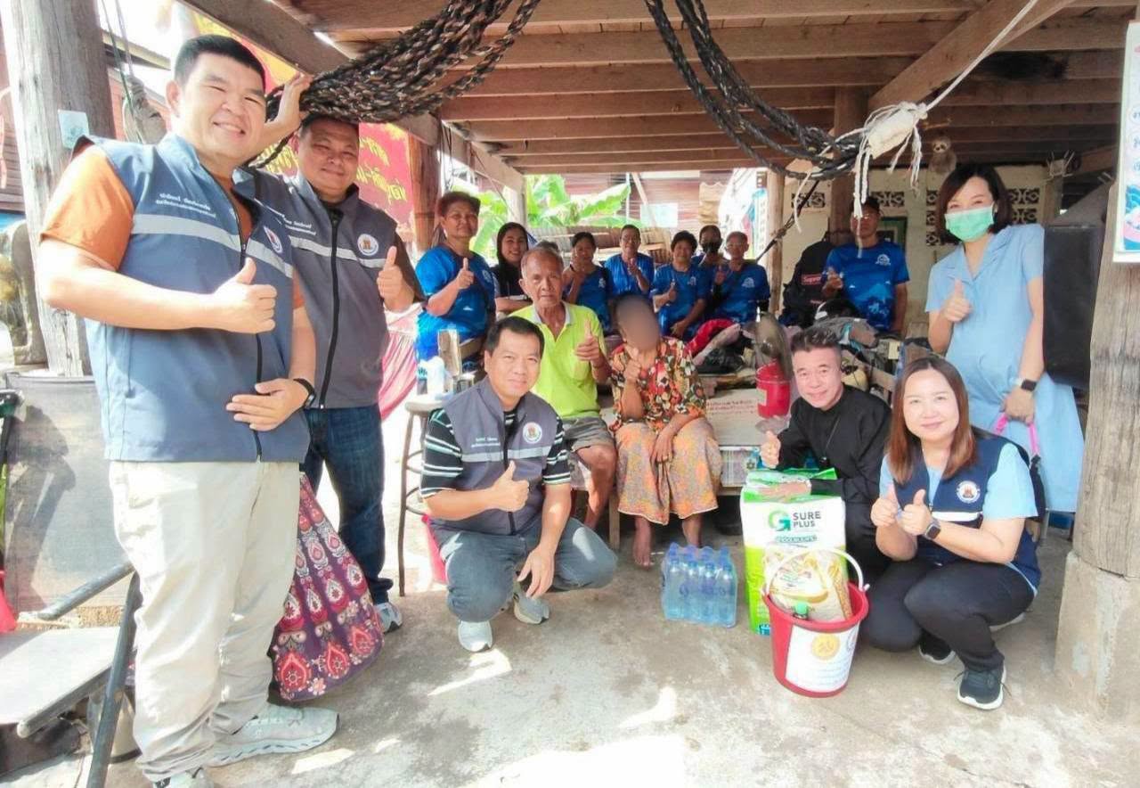 ศาลเจ้าพ่อเทพารักษ์-เจ้าแม่ทับทิม มอบเครื่องอุปโภคบริโภค เป็นกำลังใจให้ผู้สูงอายุ ผู้ป่วย ผู้พิการ ติดบ้านติดเตียง ชุมชนในเขตเทศบาลฯ
