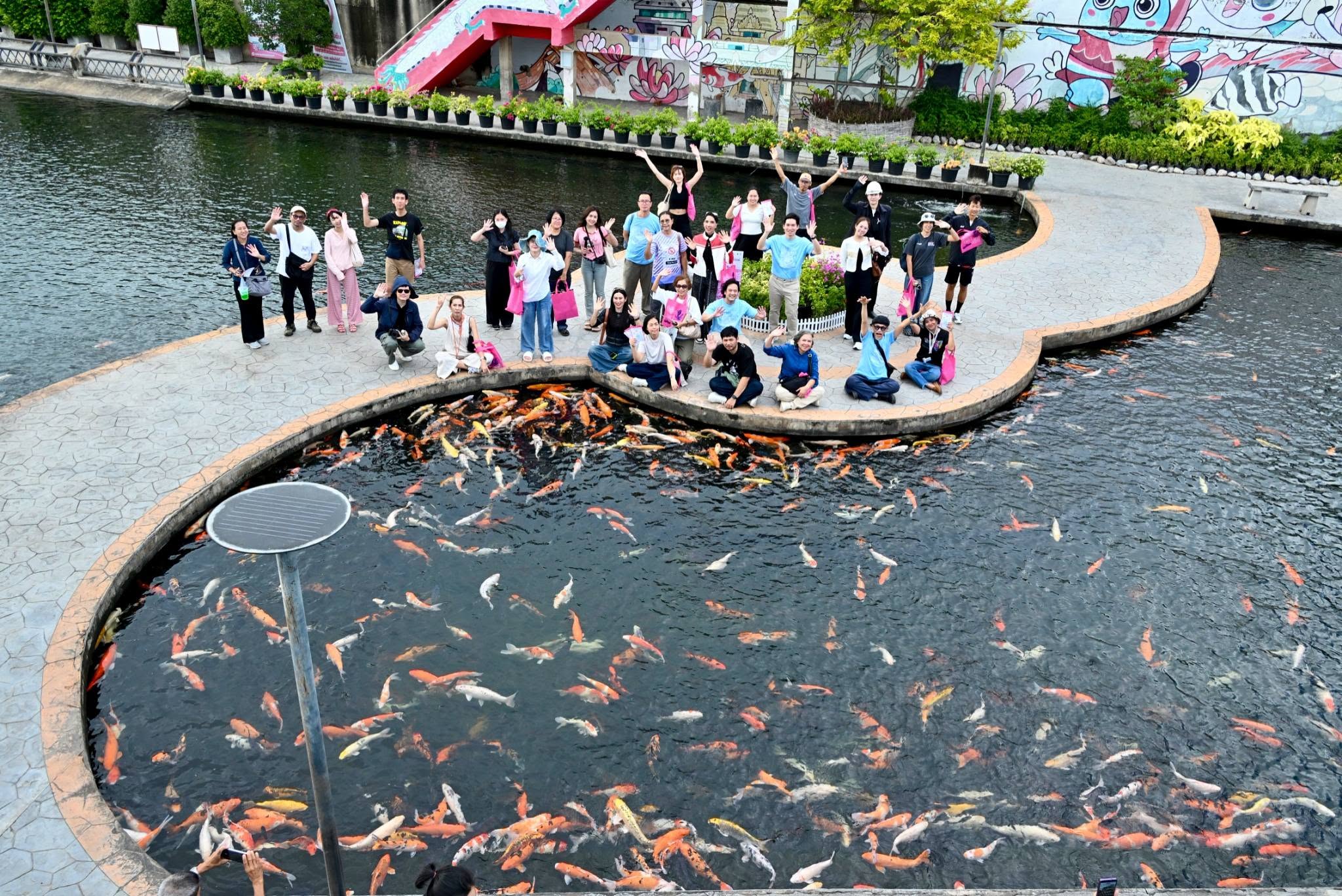 ศิลปากร วัฒนธรรมจังหวัดนครสวรรค์ เทศบาลนครนครสวรรค์ ร่วมกิจกรรม "CITY WALK สวรรค์ยกล้อ" นั่งสองแถวเที่ยวเมืองเก่า พัฒนาสู่เมืองท่องเที่ยวเชิงวัฒนธรรมยั่งยืน